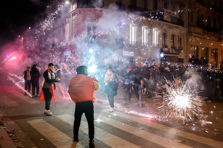 Арабские поклонники зверски уничтожают Европу. Улицы Парижа перевоплотился в преисподнюю