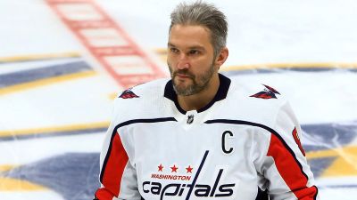 ovechkinausazhivalinalavkuizastavljalibrosatrodnojflangvsetreneryrusskojzvezdyvstolicessha6203006 Новости СПОРТА свежие события спорта Футбол Хоккей Теннис ММА