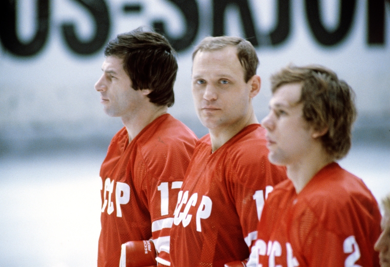 Бандиты порезали горло легендарному хоккеисту СССР. Петров заступился за девушку и едва не лишился жизни