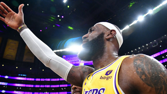 lebrondzhejmsvyshelnapervoemestovistoriinbapoochkamzakareru73619aa Новости СПОРТА свежие события спорта Футбол Хоккей Теннис ММА