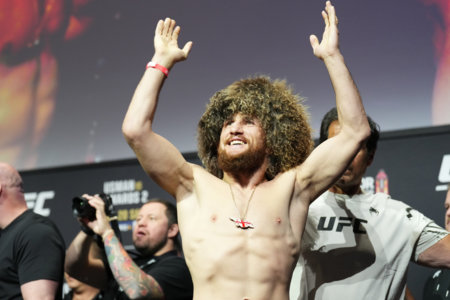 Российский боец с треском провалился в UFC. Лучше бы Пётр вообще не дрался с грузином. Видео