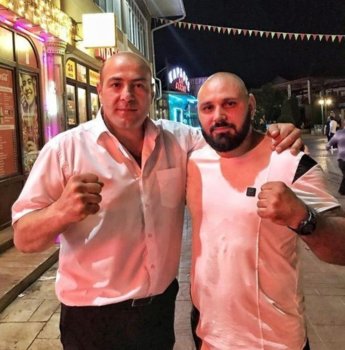 Емельяненко заставил брата сдаться на глазах у Хабиба. Саша не продержался и минуты!