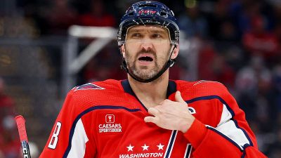 ovechkinvbeshenstvenbspunizhenieegokomandynikaknezakonchitsjaposlenovogoprovalaovisorvalsjanasudejaaa3a80 Новости СПОРТА свежие события спорта Футбол Хоккей Теннис ММА