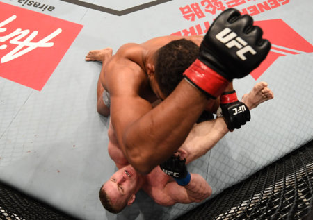 Русского бойца уничтожили в важнейшем бою в UFC. Сергея как подменили