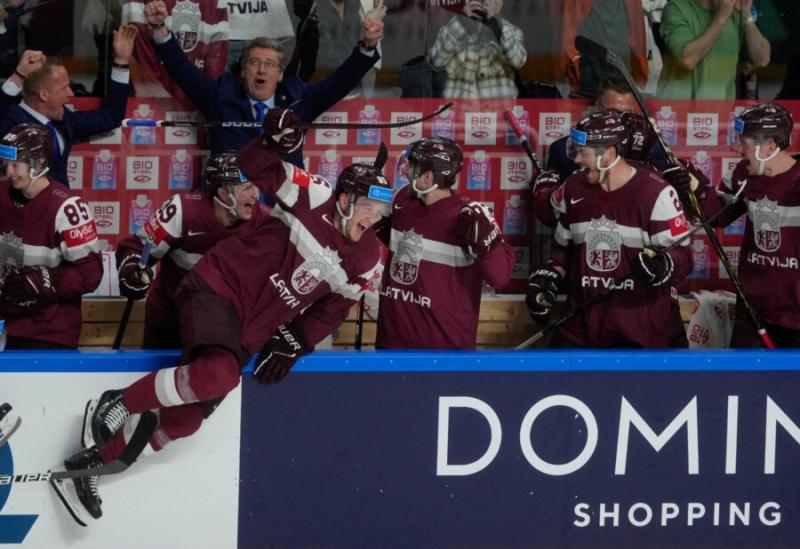 В Латвии поиздевались над шведами после победы на ЧМ-2023 по хоккею. Даже выигрывать достойно не умеют
