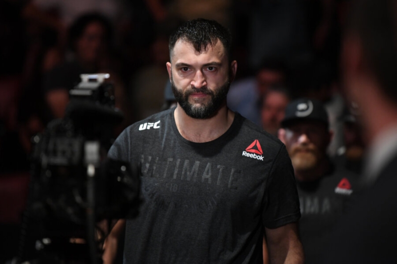 Орловский унизил американца в UFC. Переломал руки всего за четыре минуты