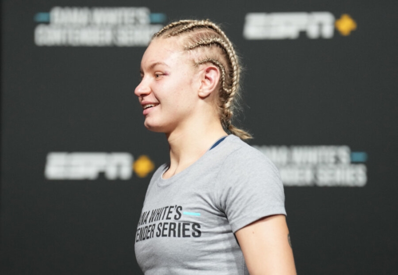 Безумный дебют российской красавицы в UFC. Соперница кричала на всю арену. Видео