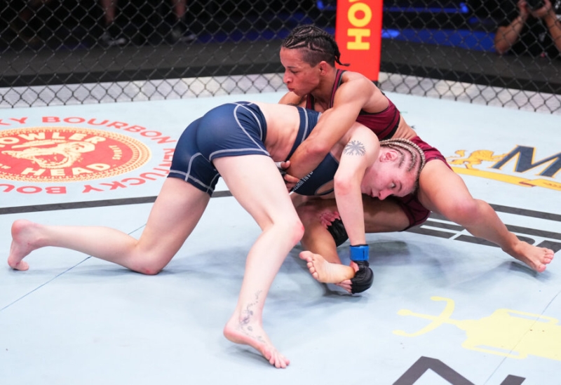 Русская красотка разделась ради контракта с UFC. И привела в восторг президента