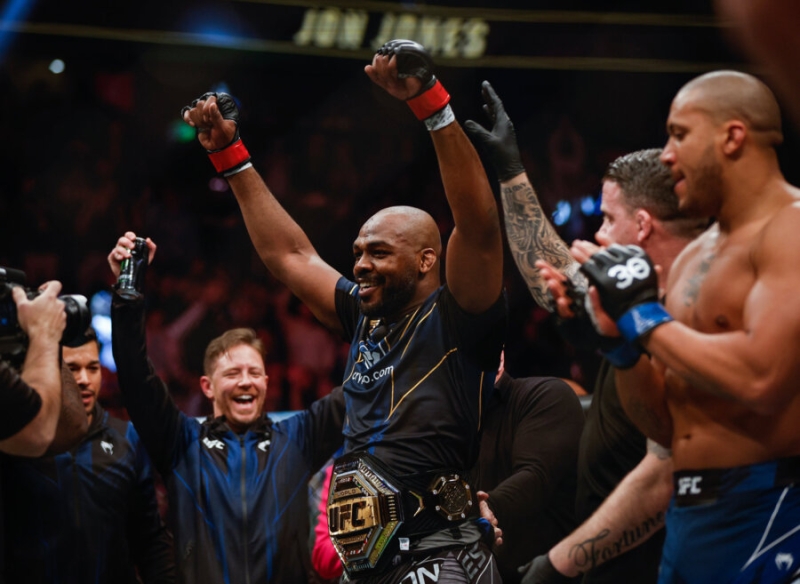 В UFC кинули топ-бойца из России. Сергея променяли на престарелого американца