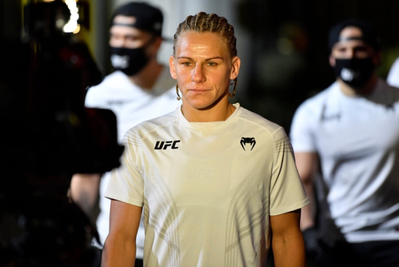 Из российского детдома — в клетку UFC. Невероятная история девушки-бойца из США