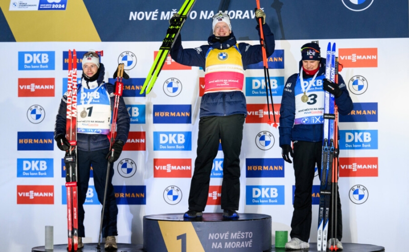 «Не выдержал наркоза». Норвежский биатлонист разрыдался на пьедестале чемпионата мира