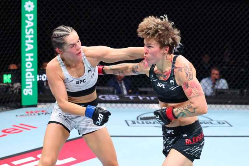 Бойцу UFC угрожают за флаг России. Но Ирина готова отдать жизнь за родину