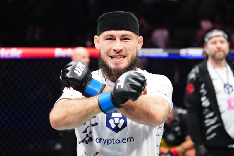 Россиянин за несколько секунд уничтожил соперника в UFC. Красиво заткнул хейтеров!