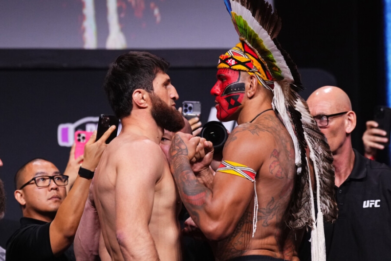 Российский чемпион UFC улетел в нокаут и потерял титул. Таким беспомощным Анкалаева еще не видели