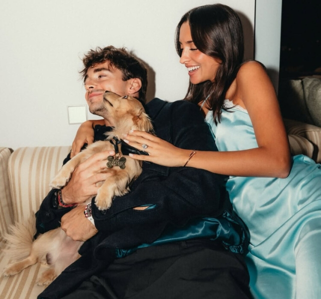 Гонщик &laquo;Формулы‑1&raquo; Леклер сделал предложение своей девушке