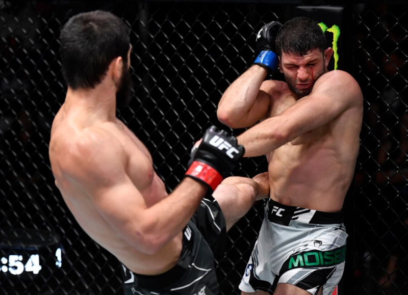 Махачев деклассировал соперника в UFC! Избил до крови и задушил