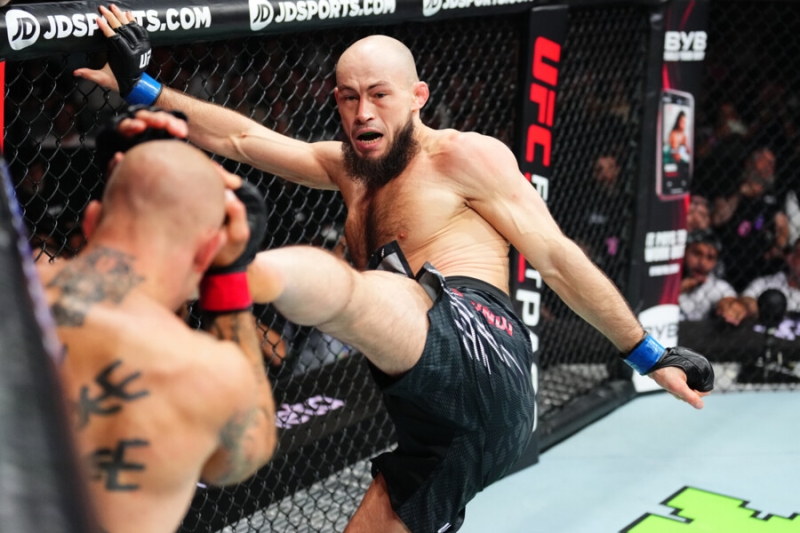 UFC внезапно избавился от непобежденного в лиге россиянина. Максимально мутная история