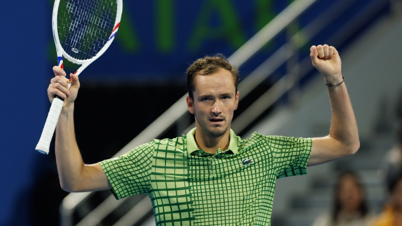 medvedevobygralvavrinkuivyshelvchetvertfinaltennisnogoturniravdubaegdemozhetvstretitsjashachanovym3d3842f Новости СПОРТА свежие события спорта Футбол Хоккей Теннис ММА