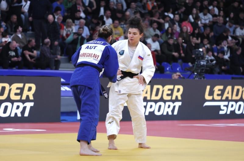 Наш парень заставил включить гимн России на чемпионате Европы. Провокация трибун провалилась!