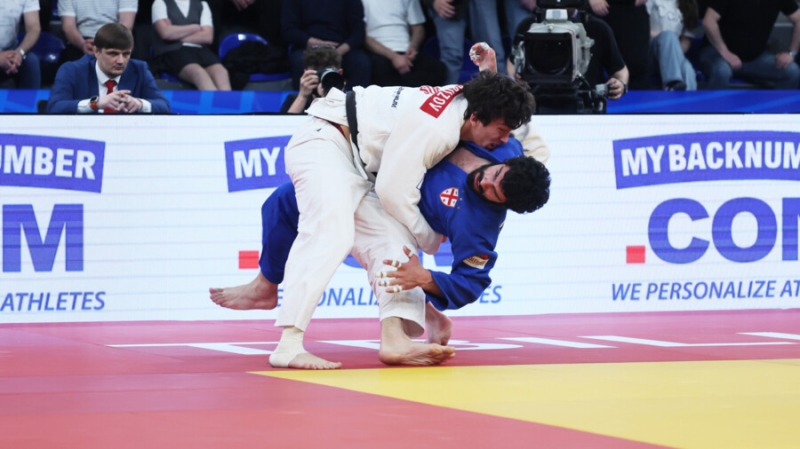 Наш парень заставил включить гимн России на чемпионате Европы. Провокация трибун провалилась!