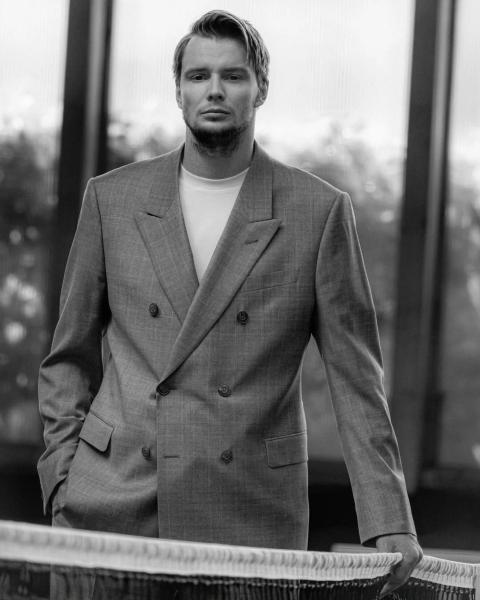 11-я ракетка мира Александр Бублик снялся в фотосессии для Emporio Armani. Снимки были опубликованы в соцсетях компании.