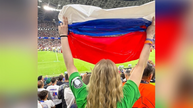 Флаг России появился на поле в финале Лиги чемпионов. И сделал жену Сафонова национальной героиней!