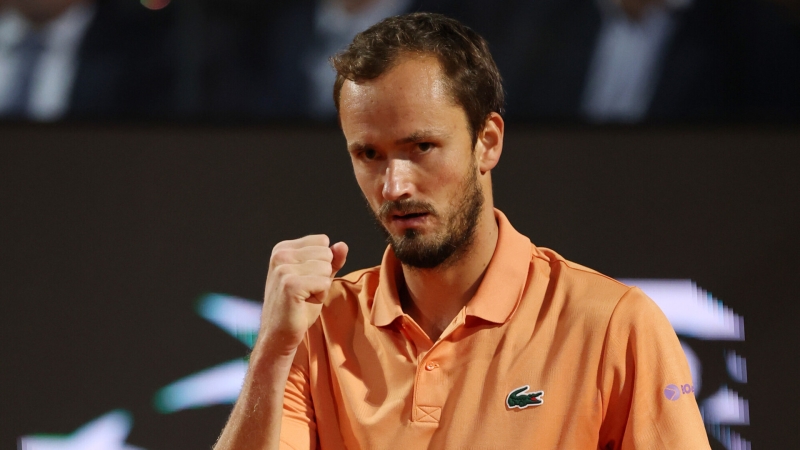 medvedevpobediltiranteivyshelvchetvertfinaltennisnogomastersavrime47b35e3 Новости СПОРТА свежие события спорта Футбол Хоккей Теннис ММА