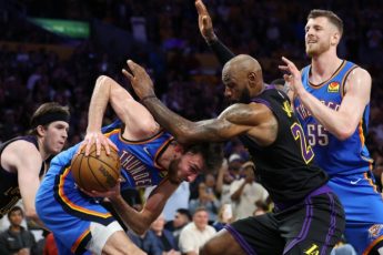oklahomaoderzhalachetvertujupobedunadlejkersivyshlavpolufinalplejoffnba0ec6340 Новости СПОРТА свежие события спорта Футбол Хоккей Теннис ММА