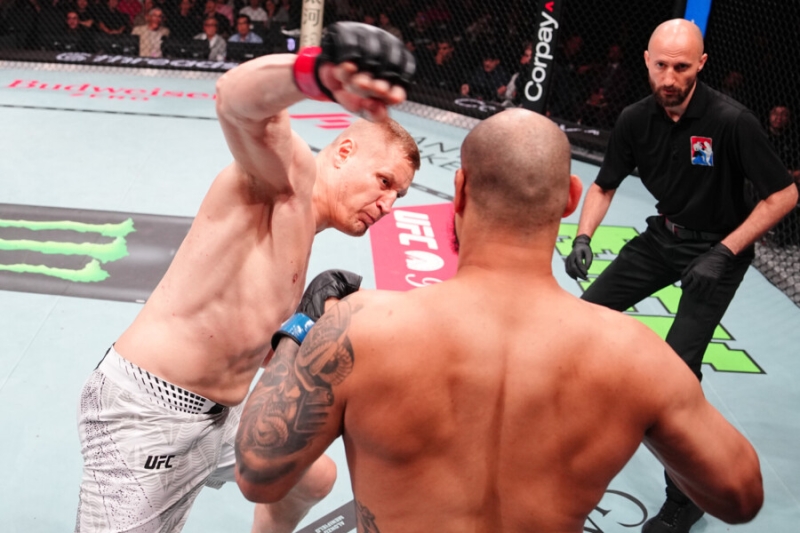 Россиянин вырубил дерзкого бразильца на UFC! Справился за 39 секунд