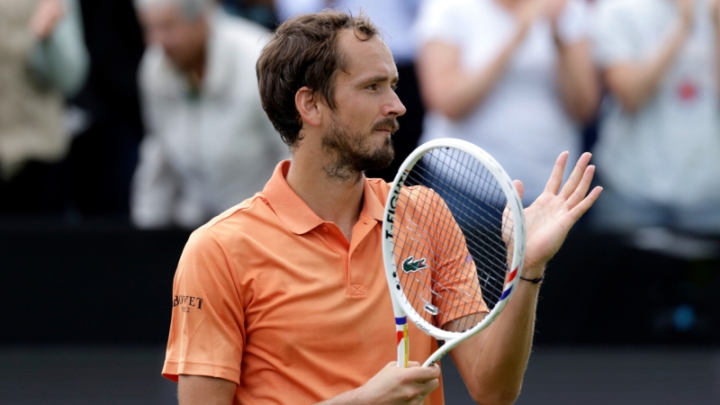 medvedevproigralmajhshakuinesmogvyjtivfinaltennisnogoturniravniderlandah487755e Новости СПОРТА свежие события спорта Футбол Хоккей Теннис ММА