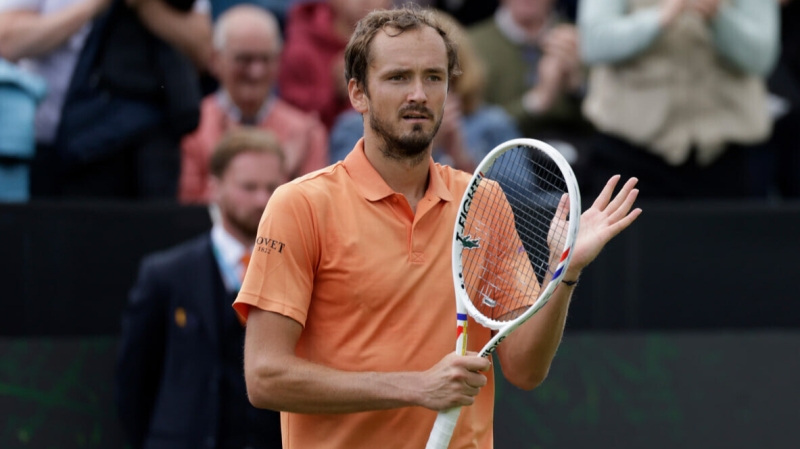 medvedevvyshelvpolufinaltennisnogoturniravniderlandah47479ee Новости СПОРТА свежие события спорта Футбол Хоккей Теннис ММА