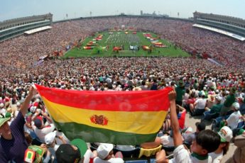 popzvezdaopozorilasnaotkrytiichempionatamirapofutboluvsshakakojzhestyd00ff954 Новости СПОРТА свежие события спорта Футбол Хоккей Теннис ММА