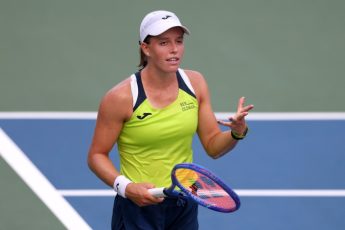 ispanskajatennisistkakevedozavoevalapervyjvkareretrofejwta4cf0ad3 Новости СПОРТА свежие события спорта Футбол Хоккей Теннис ММА