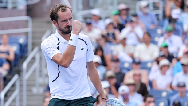 medvedevvynesvtrehsetahocherednogosopernikanausopenstakojformojnadobrattitul395fad8 Новости СПОРТА свежие события спорта Футбол Хоккей Теннис ММА