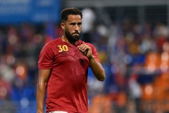 vtailandevpereryvematchanaanglijskogofutbolistanaehalgazonnyjkatok34ea42a Новости СПОРТА свежие события спорта Футбол Хоккей Теннис ММА