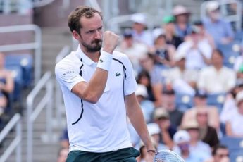 vosmajaraketkamiradaniilmedvedevocenilpobedunadartjuromrinderkneshemvtretemkrugeusopen646464c65dd9c Новости СПОРТА свежие события спорта Футбол Хоккей Теннис ММА