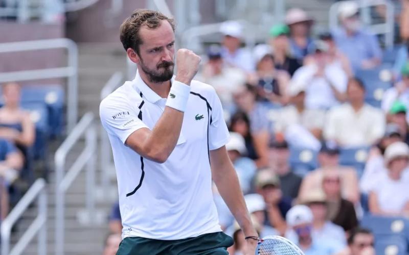 vosmajaraketkamiradaniilmedvedevocenilpobedunadartjuromrinderkneshemvtretemkrugeusopen646464c65dd9c Новости СПОРТА свежие события спорта Футбол Хоккей Теннис ММА
